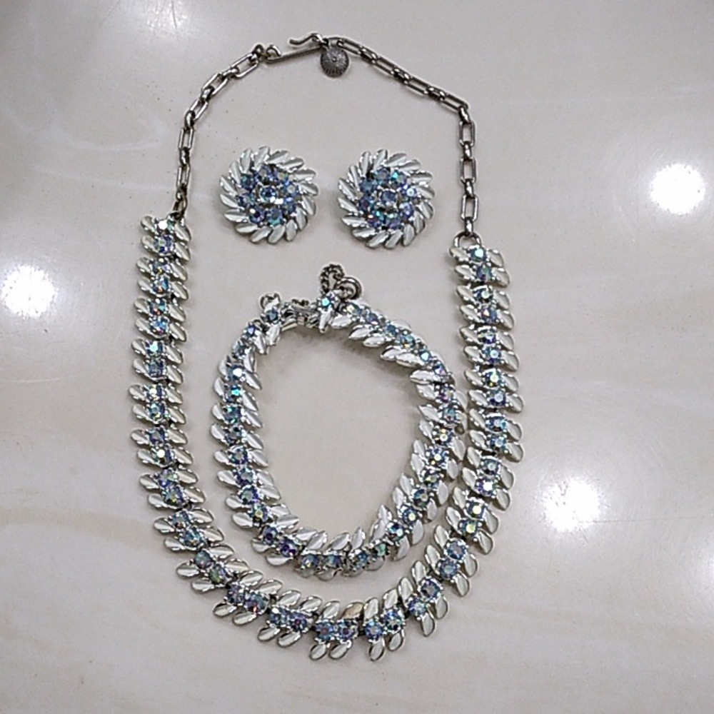 Vintage Blue Aurora Crystal and White Leaf Necklace Bracelet & Earrings Set